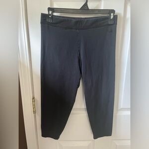 Victoria’s Secret PINK Medium Capri Leggings